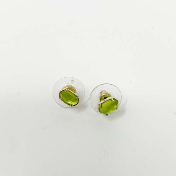 Kendra Scott August Birthstone Peridot Ellie Stud Earrings - Picture 1 of 4